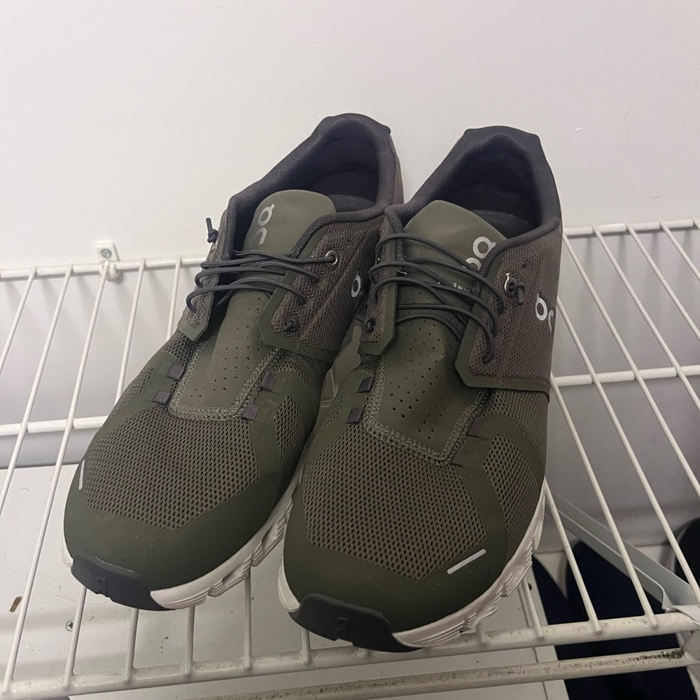 On Cloud Running Men’s Olive Green Athletic Trainers